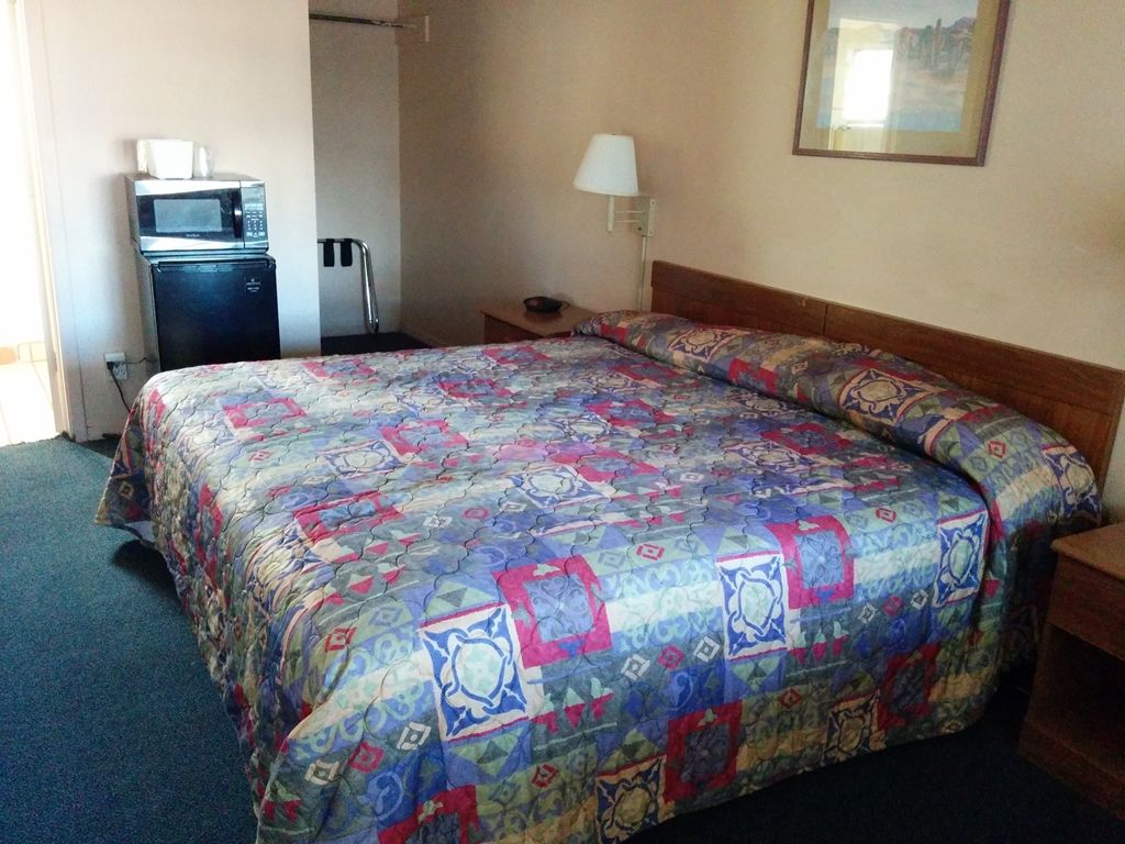 Economy Inn Safford Room photo