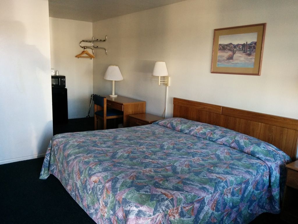 Economy Inn Safford Room photo
